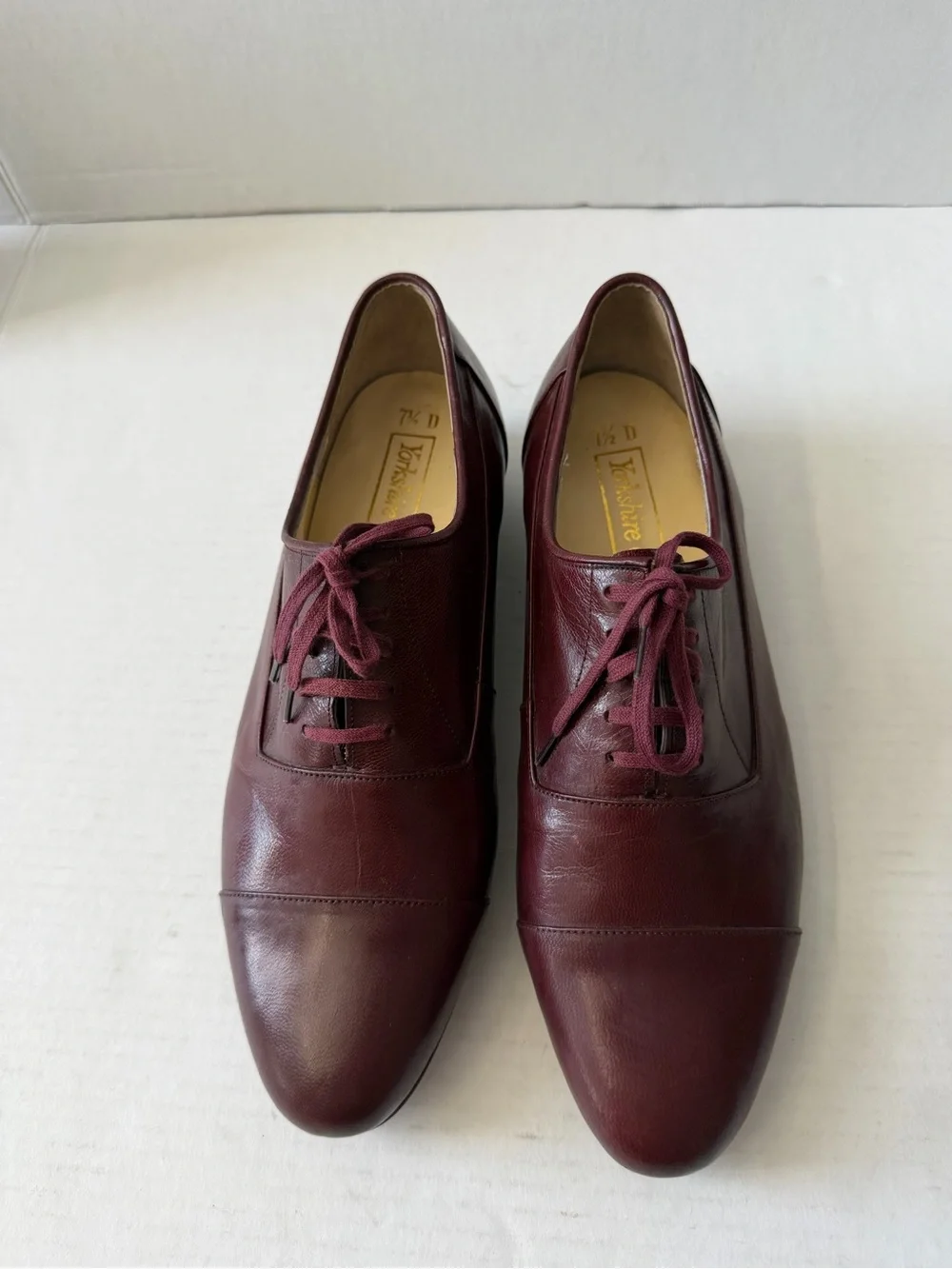 Yokshire & Hill elegant burgundy